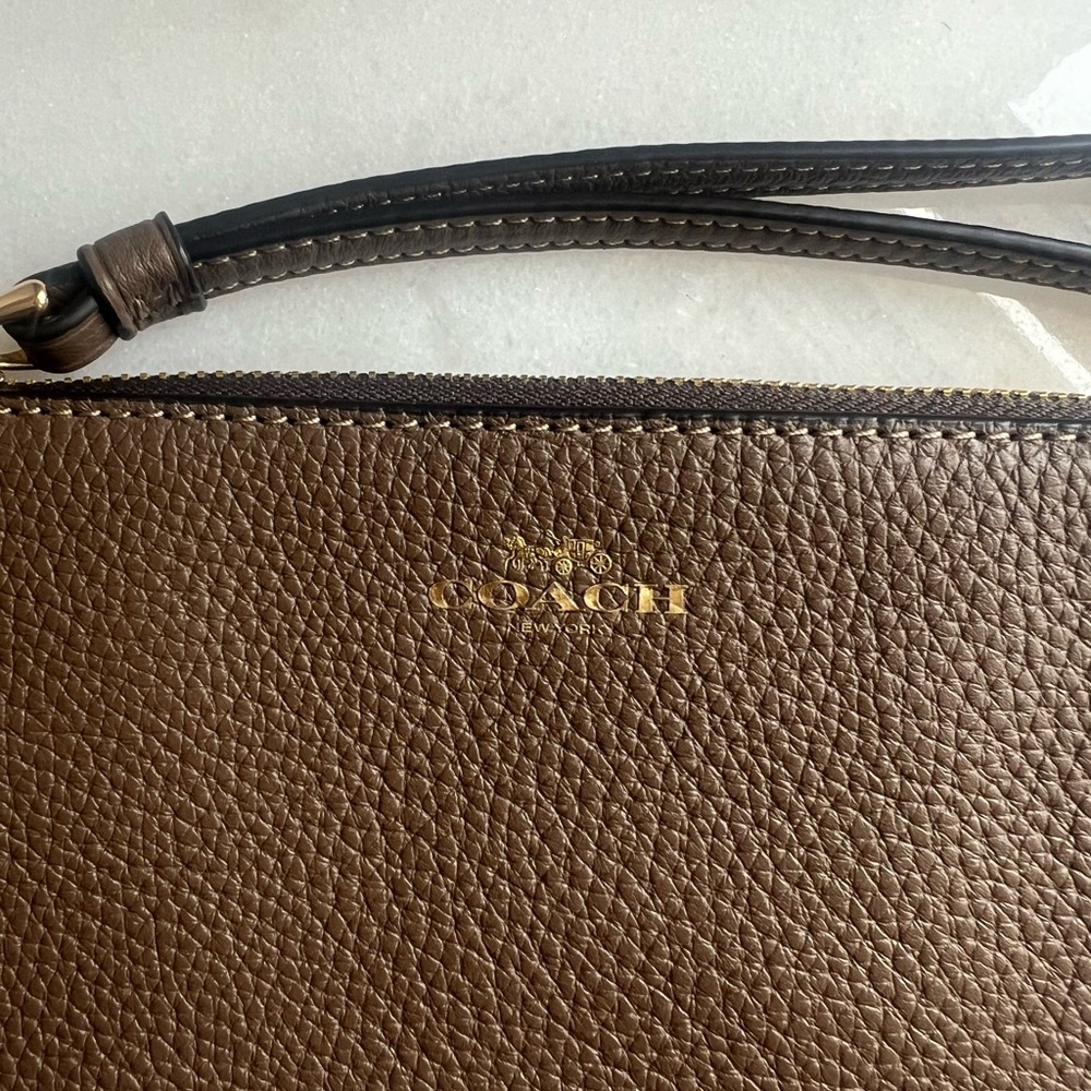NWT coach wristlet - Picture 2 of 5